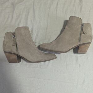 Frye Suede Western Ankle Boots • Tan Cowgirl Booties • Vintage Western Aesthetic